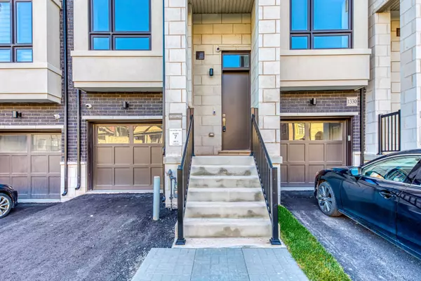 Oakville, ON L6M 4L8,1328 Kobzar DR