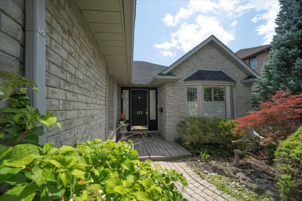 Oakville, ON L6H 5N7,172 River Oaks BLVD E