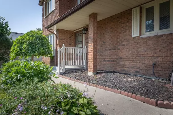 Loyalist, ON K7N 1W9,91 NICHOLSON CRES