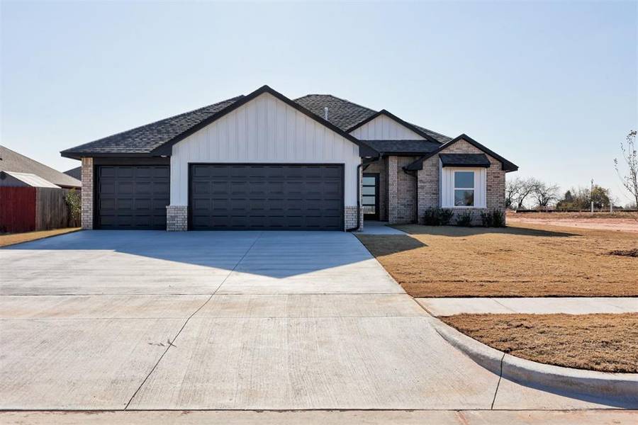 1928 W Flintlock Way, Mustang, OK 73064