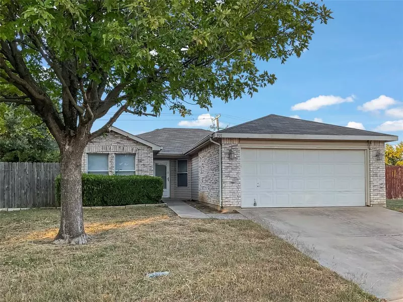 901 Anvil Creek Drive, Arlington, TX 76001