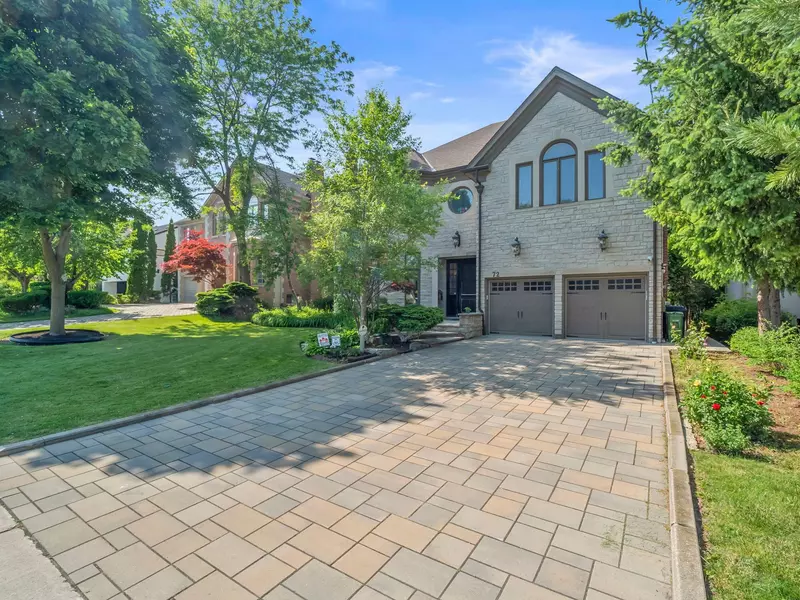 72 Gordon RD, Toronto C12, ON M2P 1E4