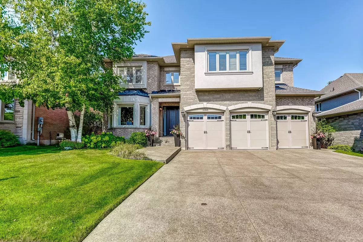 Oakville, ON L6M 3K9,1065 Summit Ridge DR