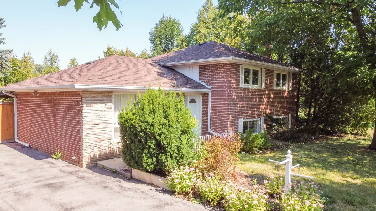 Oakville, ON L6L 2T8,2075 Seabrook DR