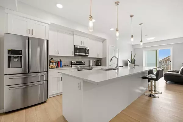 40 Carrington PLZ Northwest #208, Calgary, AB T3P 1X7