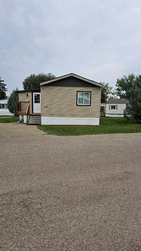 113 PARKLAND Acres, Lacombe, AB T4L1S7