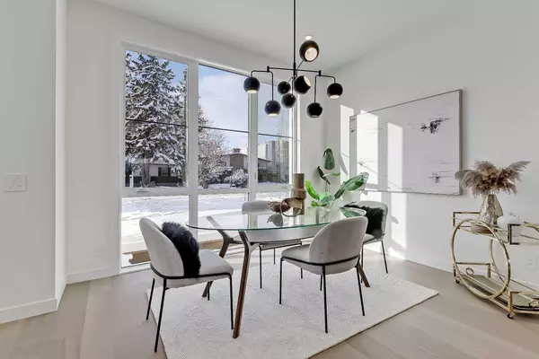 Calgary, AB T3E 2R7,2416 32 ST SW