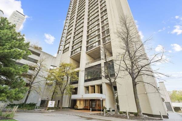 33 Harbour SQ #2208, Toronto C01, ON M5J 2G2