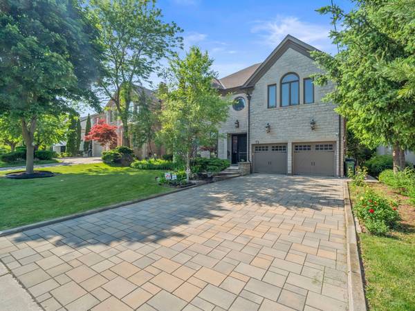 72 Gordon RD, Toronto C12, ON M2P 1E4