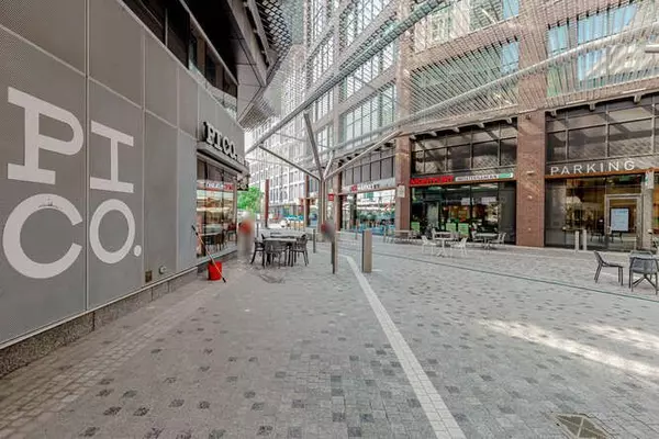 Toronto C08, ON M5V 3A2,370 Queens Quay ST