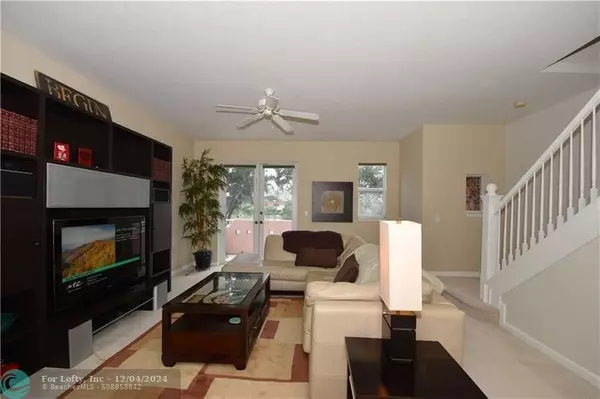 Lauderdale By The Sea, FL 33062,2005 Ocean walk Ter  #303