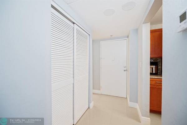 Sunny Isles Beach, FL 33160,19380 Collins Ave  #506