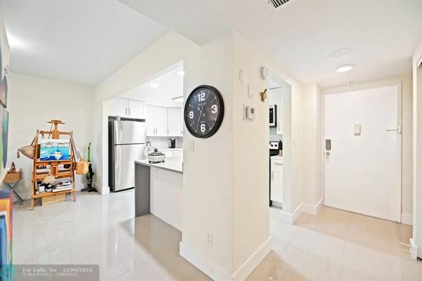 Sunny Isles Beach, FL 33160,19380 Collins Ave  #521