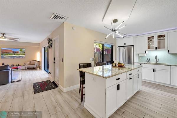 Plantation, FL 33324,760 NW 99th Cir  #760