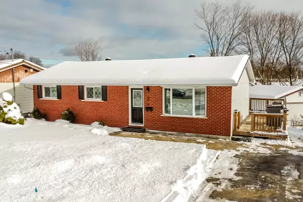 2 Walker AVE, Orillia, ON L3V 6G7