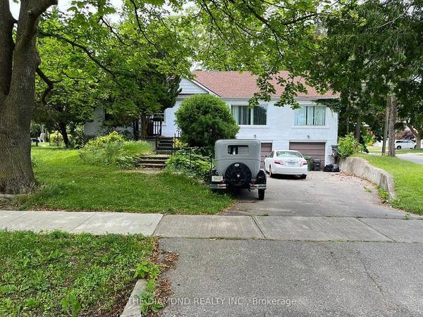 110 Meadowbank RD, Toronto W08, ON M9B 5C9