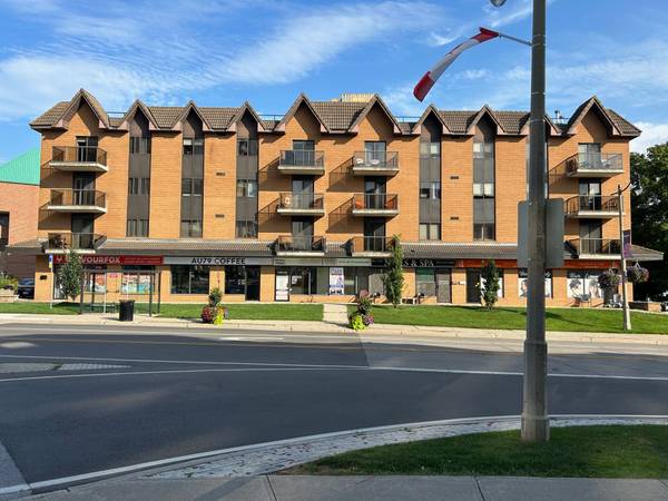 2464 LAKESHORE RD W #UNIT #1, Oakville, ON L6L 1H8