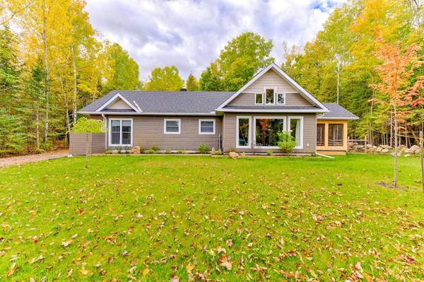 761 Forest Park RD, Laurentian Valley, ON K8A 6W2