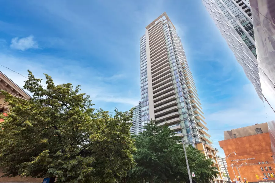 18 Yorkville AVE #2403, Toronto C02, ON M4W 3Y8