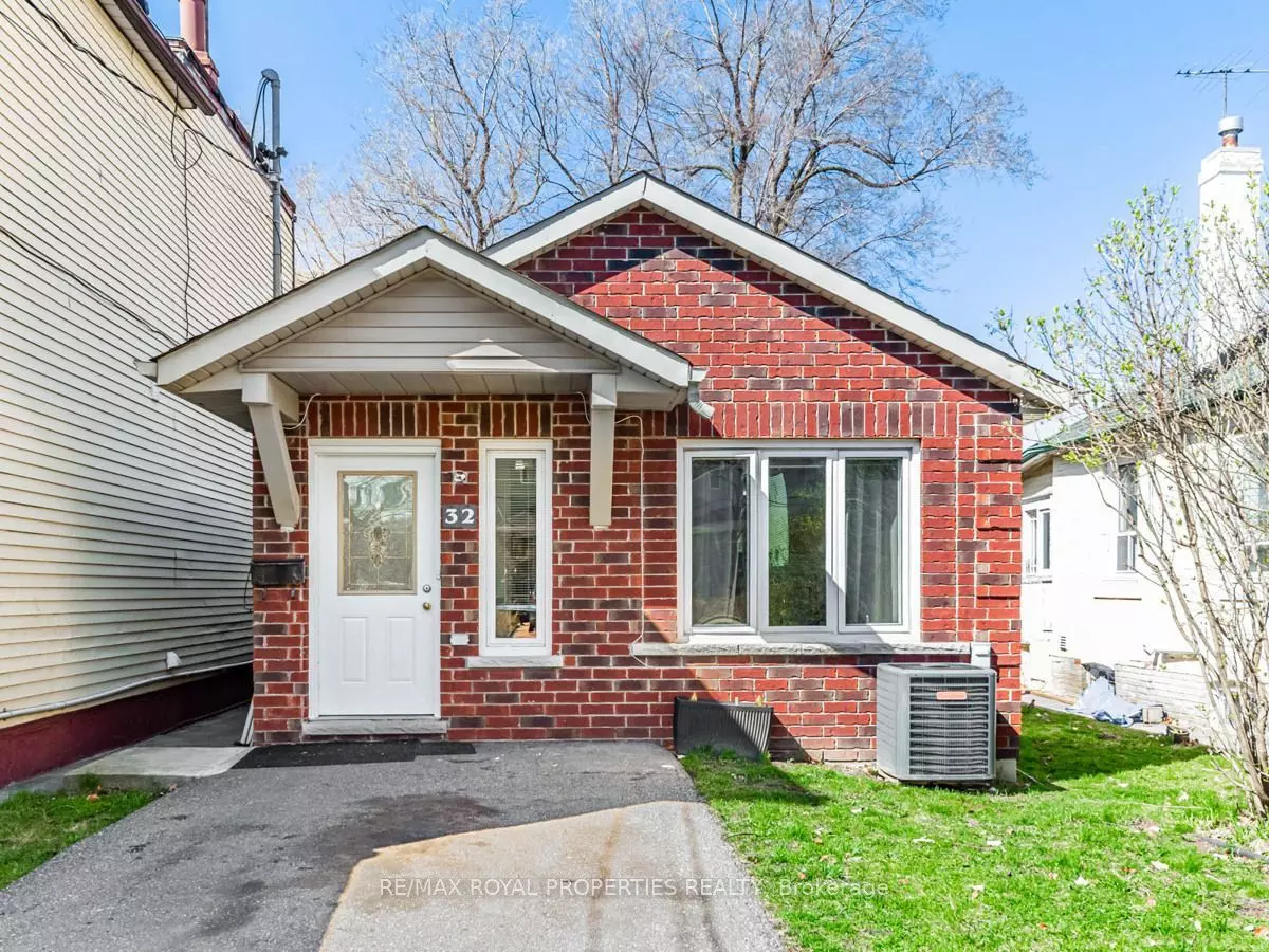 Toronto E06, ON M1L 2V3,32 St Dunstan DR