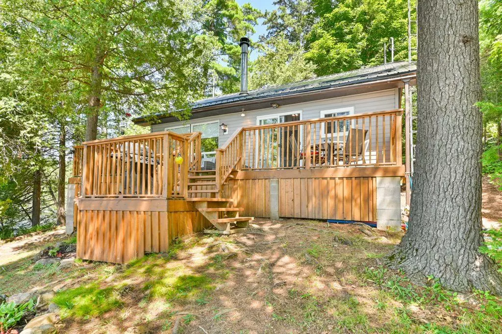 North Frontenac, ON K0H 1C0,1092 1096 Ridge LN