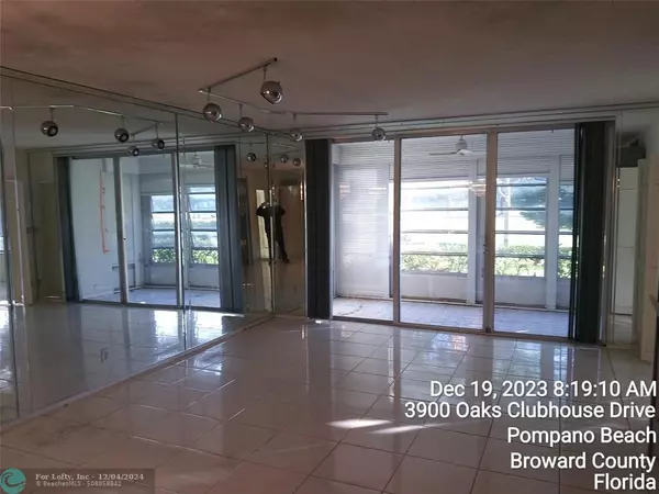 Pompano Beach, FL 33069,3900 Oaks Clubhouse Dr  #101