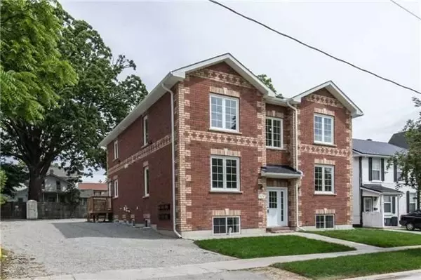 443 Timothy ST, Newmarket, ON L3Y 1P7