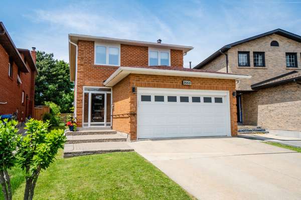 1666 Shale Oak Mews S, Mississauga, ON L4W 2L8