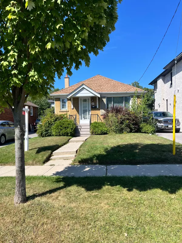 26 Edgecroft RD, Toronto W07, ON M8Z 2B6