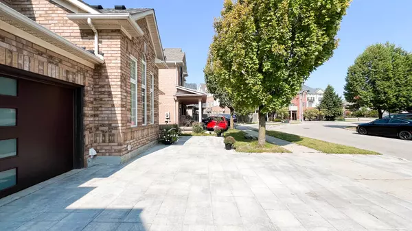 Oakville, ON L6M 4C2,2598 Dashwood DR