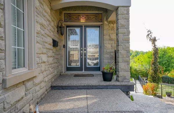 Oakville, ON L6M 0A1,3106 Cardross CT