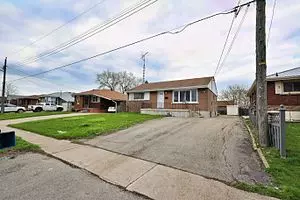 Niagara Falls, ON L2G 3C4,7150 Douglas CRES