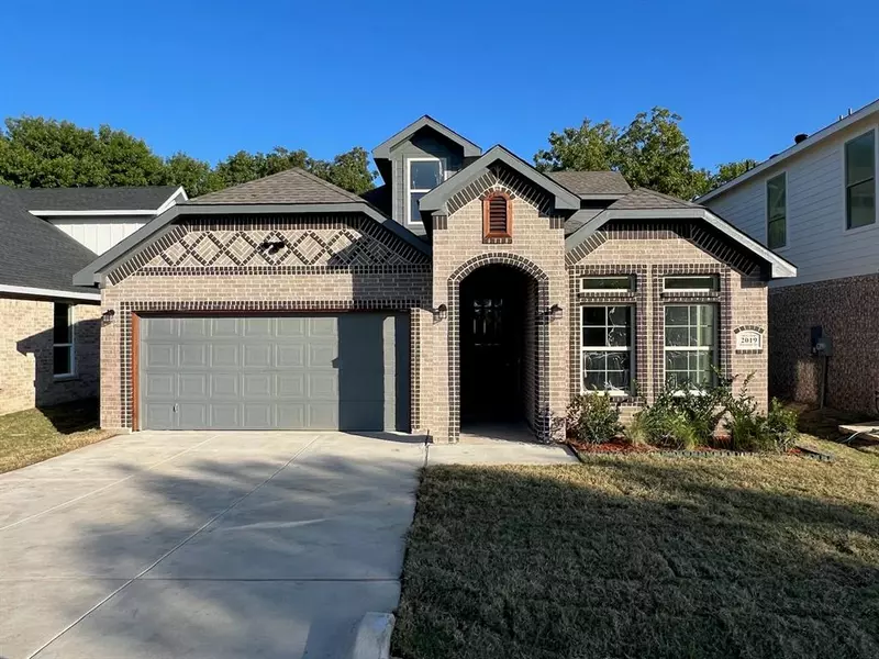 2019 Zuefeldt Drive, Arlington, TX 76002