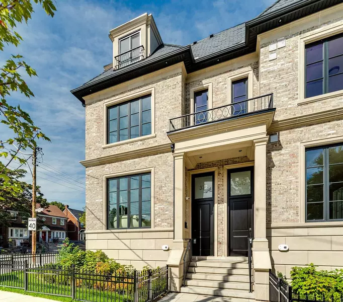 372 Briar Hill AVE, Toronto C04, ON M4R 1J2