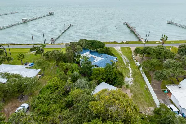 1701 N Fulton Beach Rd, Rockport, TX 78382