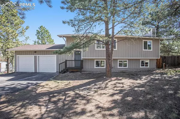 1260 Michael LN, Woodland Park, CO 80863