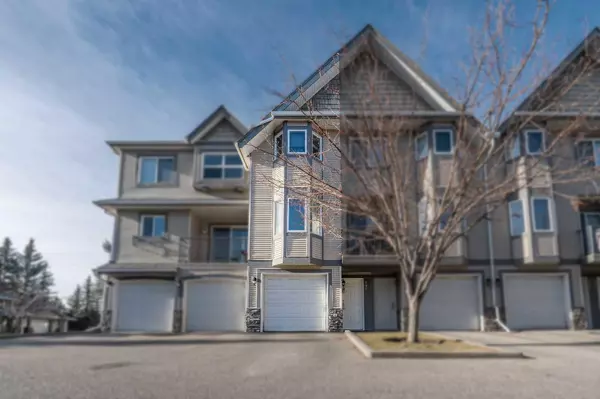 195 Cedarwood LN Southwest, Calgary, AB T2W 6J3