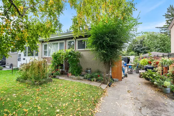 5 Pynford CRES, Toronto C13, ON M3A 1W7