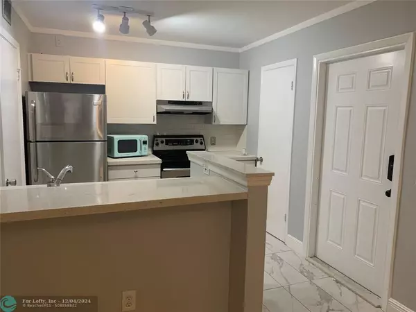 Pompano Beach, FL 33069,4581 W Mcnab Rd  #24