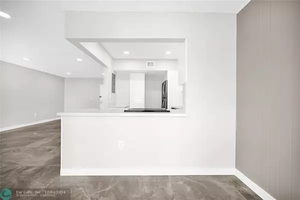 Sunny Isles Beach, FL 33160,17620 Atlantic Blvd  #202