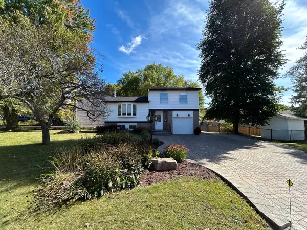 832 Boronia CRES, Newmarket, ON L3Y 5J9