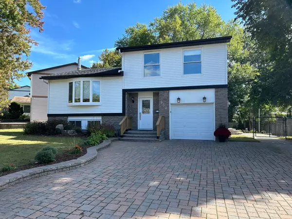 Newmarket, ON L3Y 5J9,832 Boronia CRES