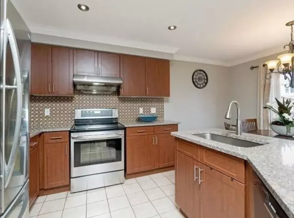 Mississauga, ON L5N 7L3,7087 Drumcashel CT