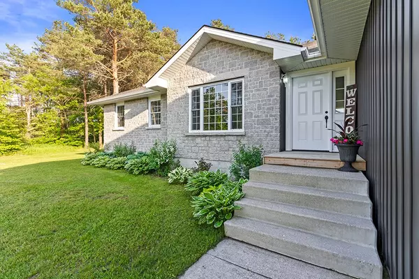 South Bruce Peninsula, ON N0H 1P0,25 PINE TREE DR