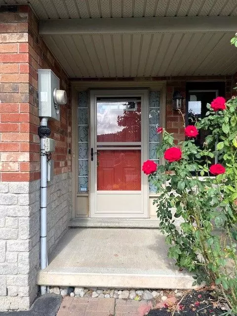 Grimsby, ON L3M 5R4,74 MAGNOLIA CRES