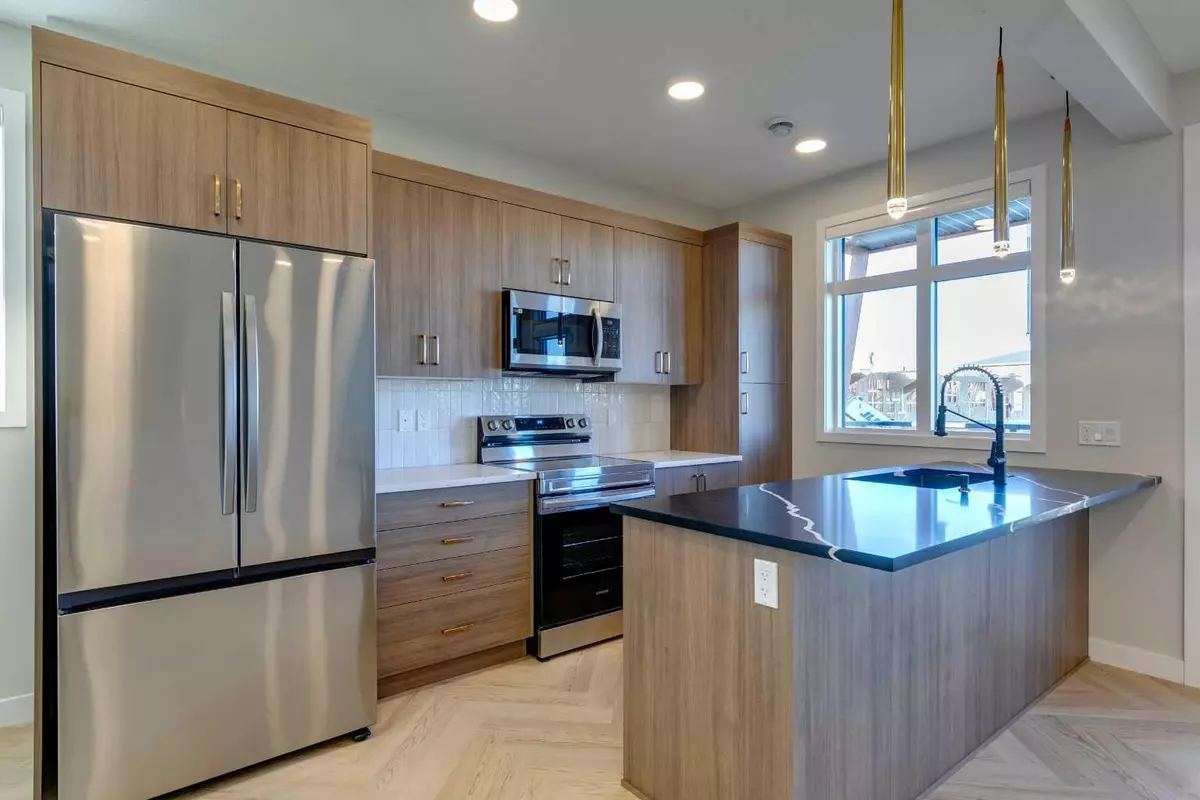 Calgary, AB T3M 3Y5,602 Seton CIR Southeast