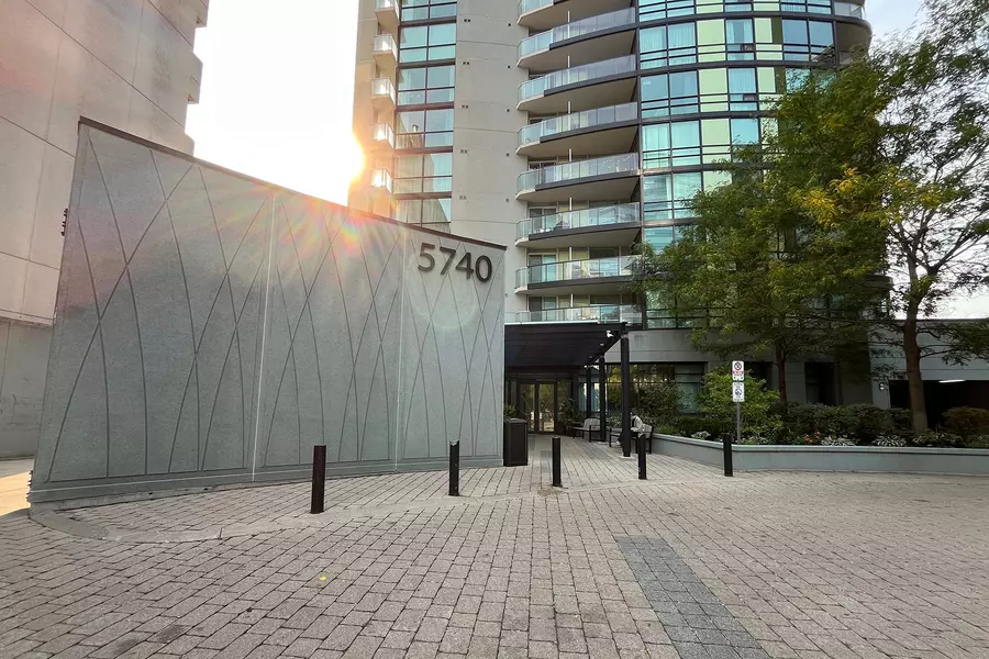 5740 Yonge ST #1801, Toronto C07, ON M2M 0B1