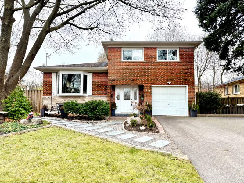 104 Kingslake RD, Toronto C15, ON M2J 3E8