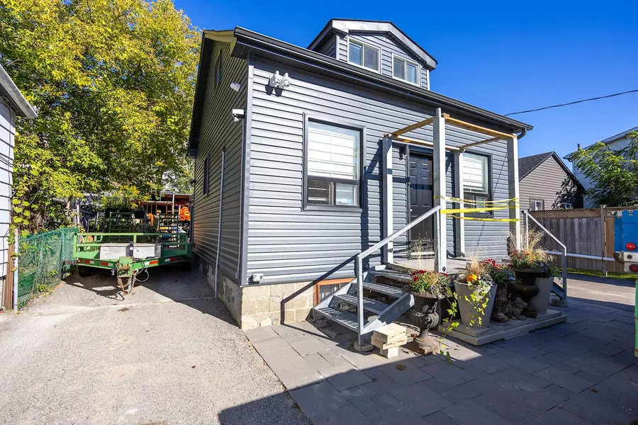 137 Thirtieth ST, Toronto W06, ON M8W 3C3