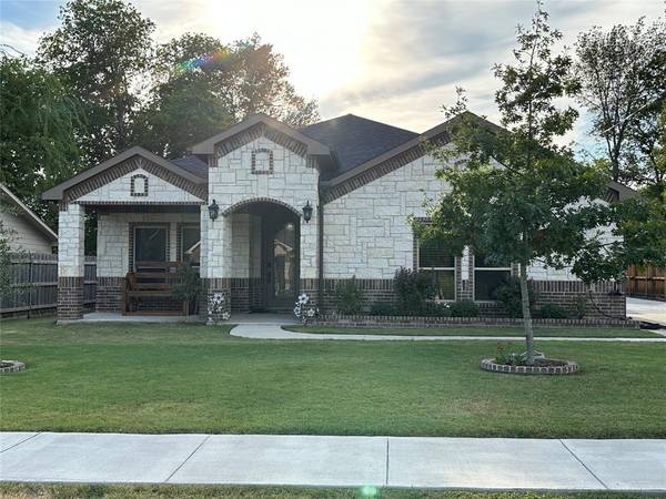 1104 S Frances Street, Terrell, TX 75160